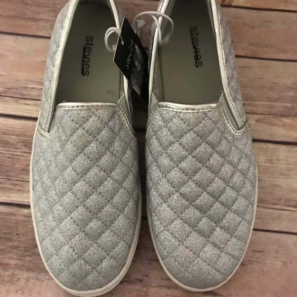 Stevie’s girls size 4 sliver glitter